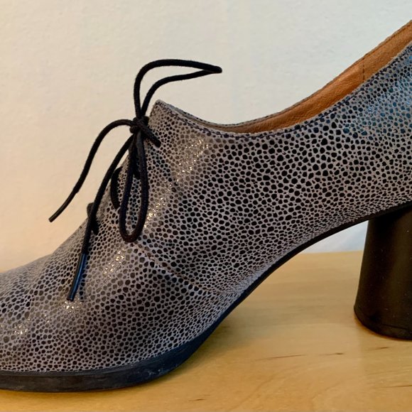 Camper Stack Heel Faux Alligator Oxford - Picture 4 of 5